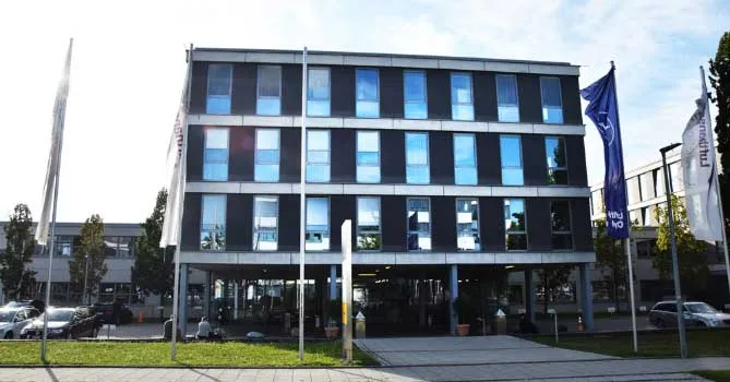 PF LATC München Flugsimulatorhalle Lufthansa von Außen