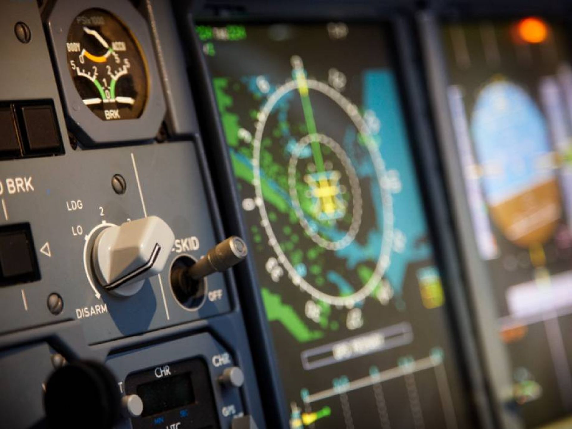 Full flight simulator panel The original quality and system depth of the full flight simulators is unmatched.