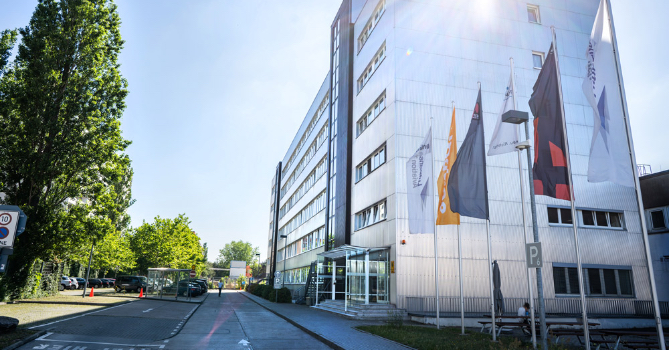 LATC Berlin außen Bild des Lufthansa Flugsimulator-Zentrums Berlin